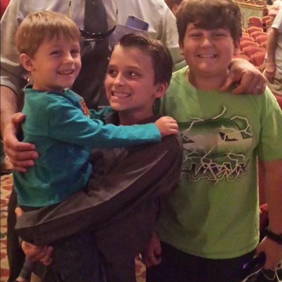 Clothes/Jewelry/Makeup/Purses/Salon Product - Picture 3 of 3